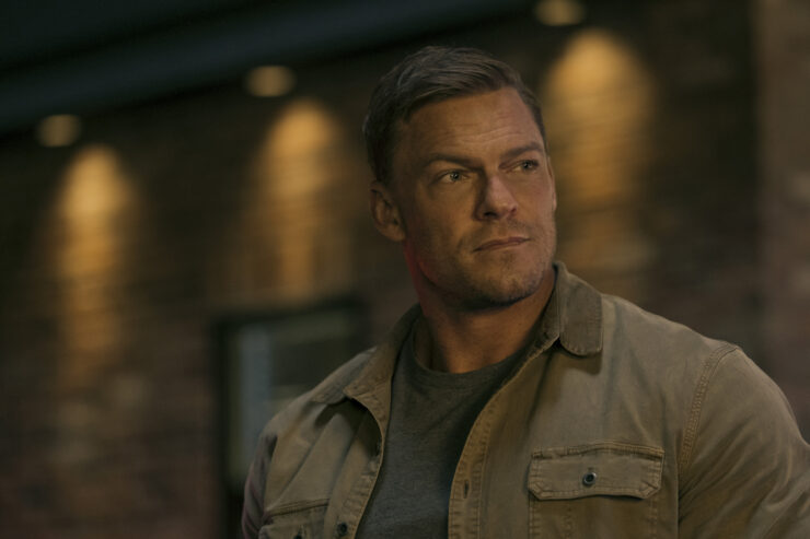 Alan Ritchson in Reacher